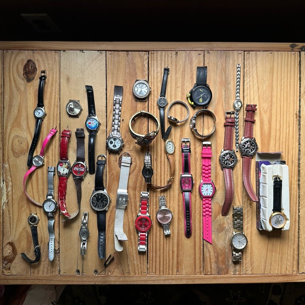 Vintage Lot of 29 Assorted Watches, For Parts, Repair, Running Unkown